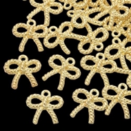 20 små, forgyldte sløjfer